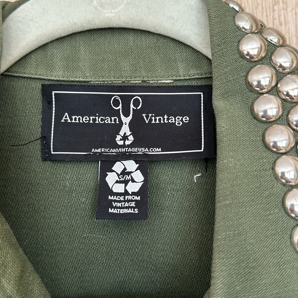 American Vintage Cropped Green Jacket with Silver Studs - Picture 4 of 5